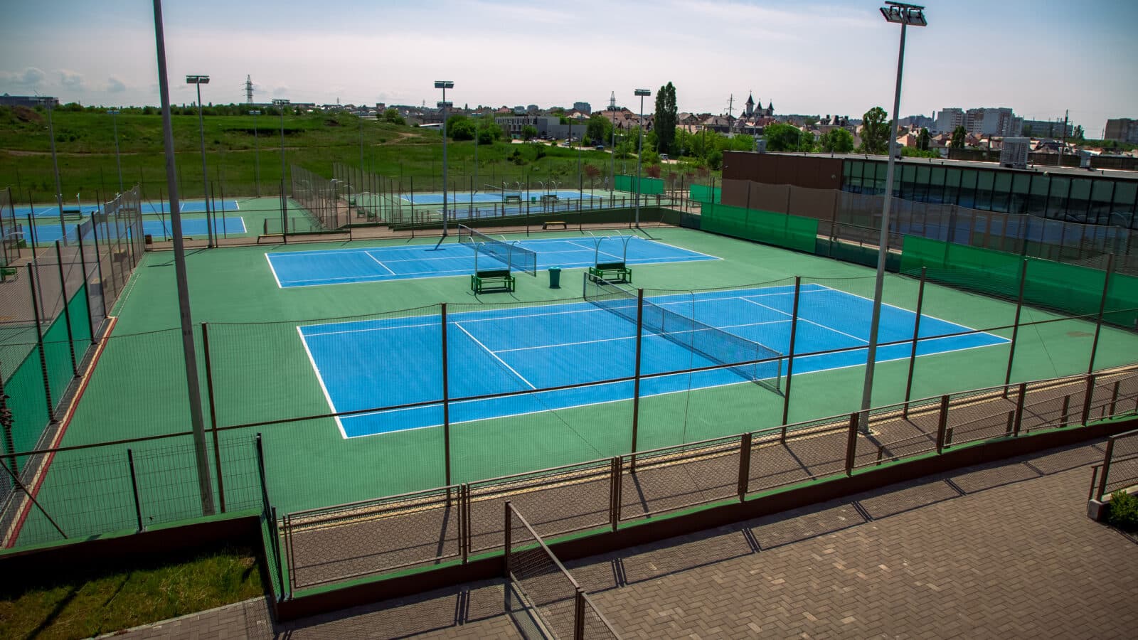 Corturi de tenis